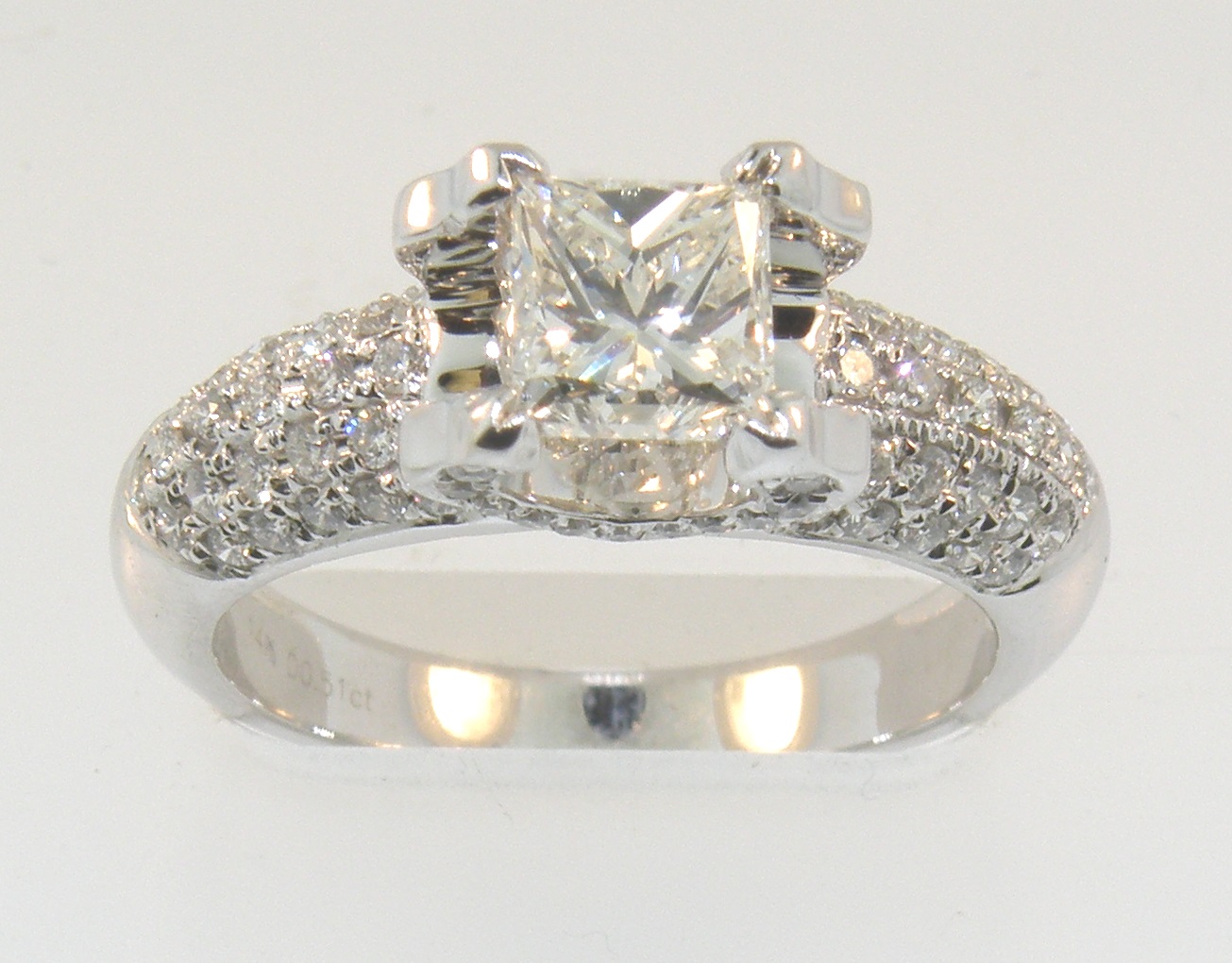 1.52 CARATS TOTAL WEIGHT DIAMOND RING