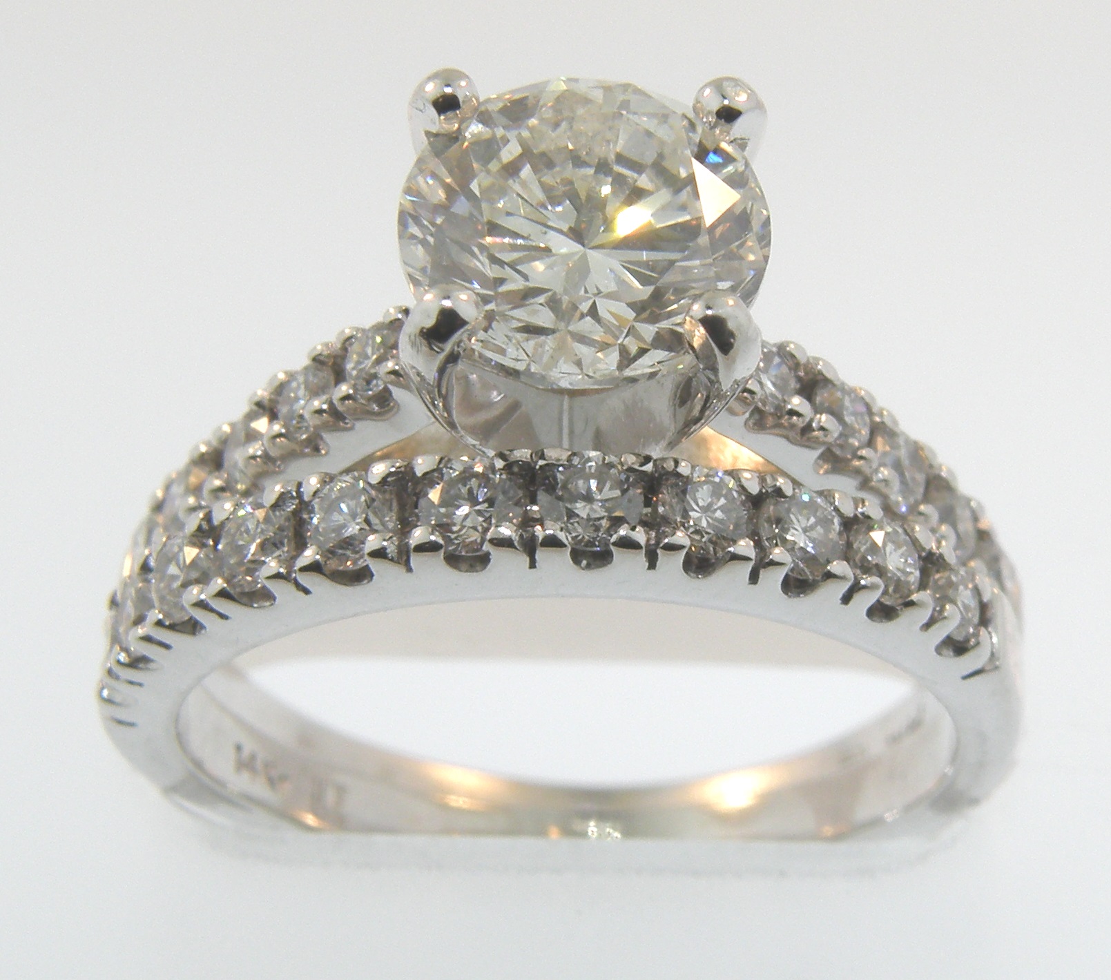 2.07 Carats Total Weight Engagement Set